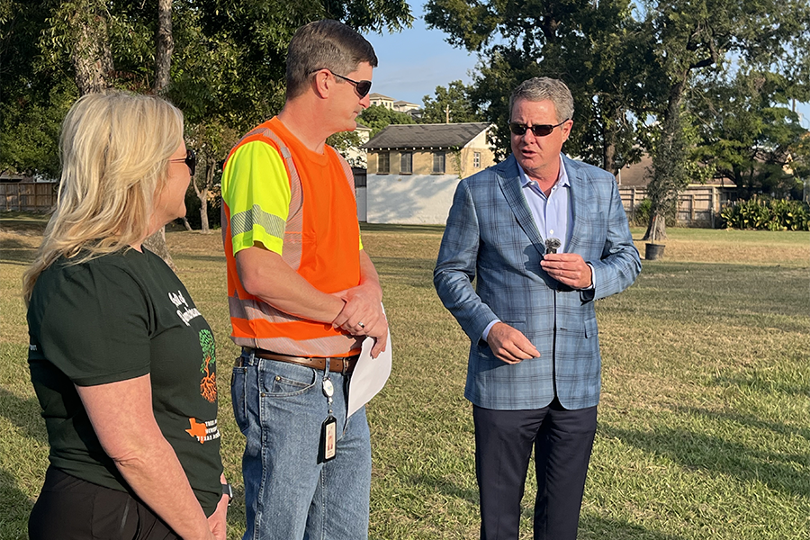 Texas Transportation Commissioner Steven Alvis talking with workers at a Houston tree planting event.