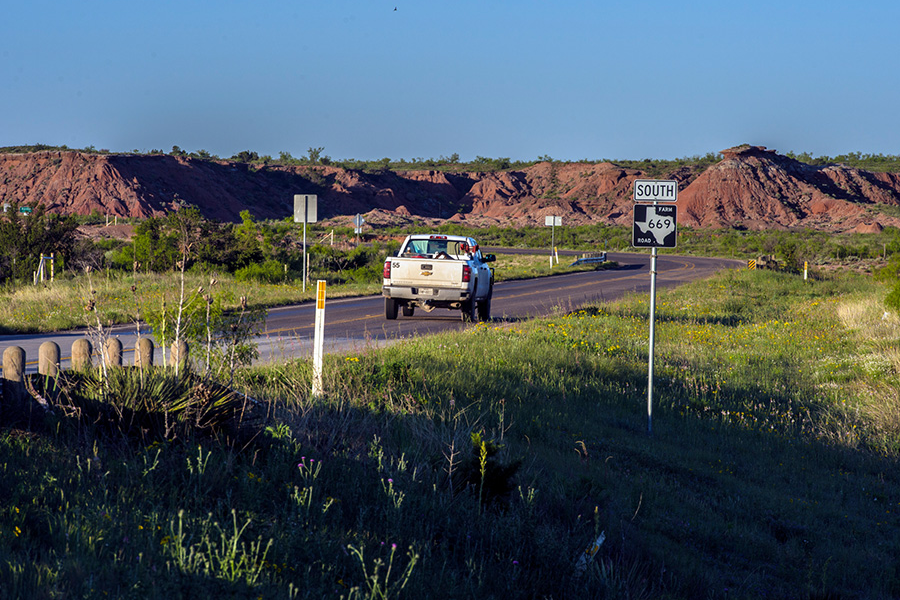 FM 669 sign